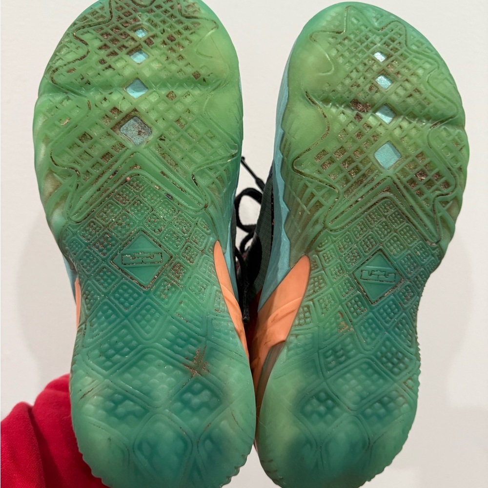 Nike LeBron 18 XVIII low tune squad space jam basketball shoes, youth size 4.5 - Picture 8 of 14